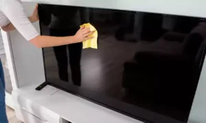 روش صحیح تمیز کردن صفحه نمایش ال ای دی